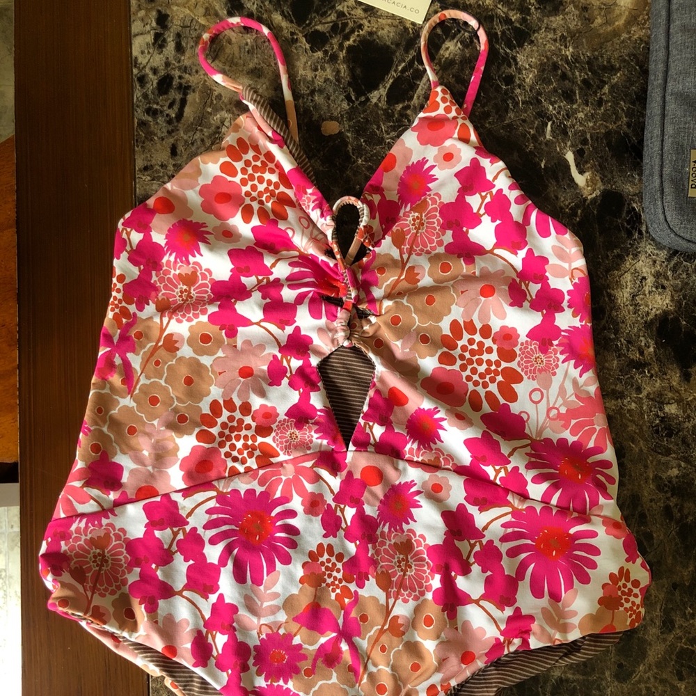 BNWT L Acacia Maya in Margaux